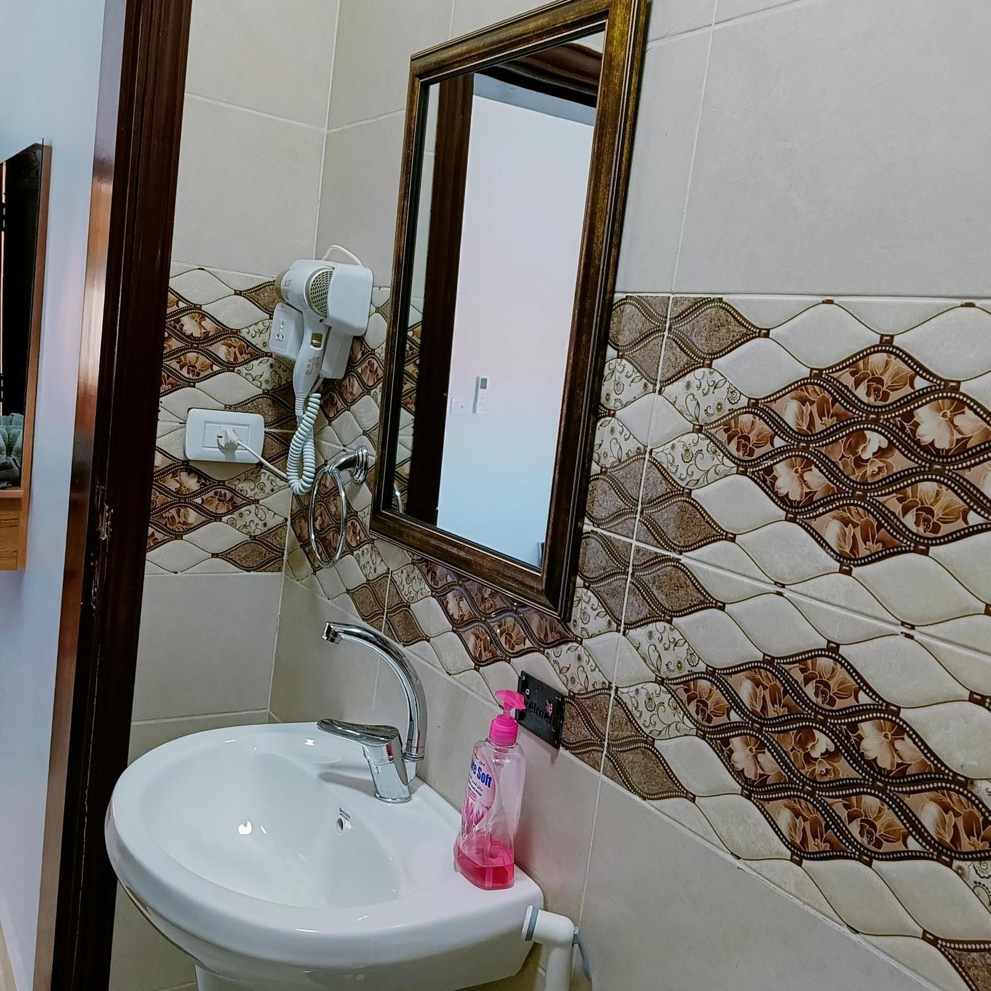 Leen Guest House ワディ・ムーサ エクステリア 写真